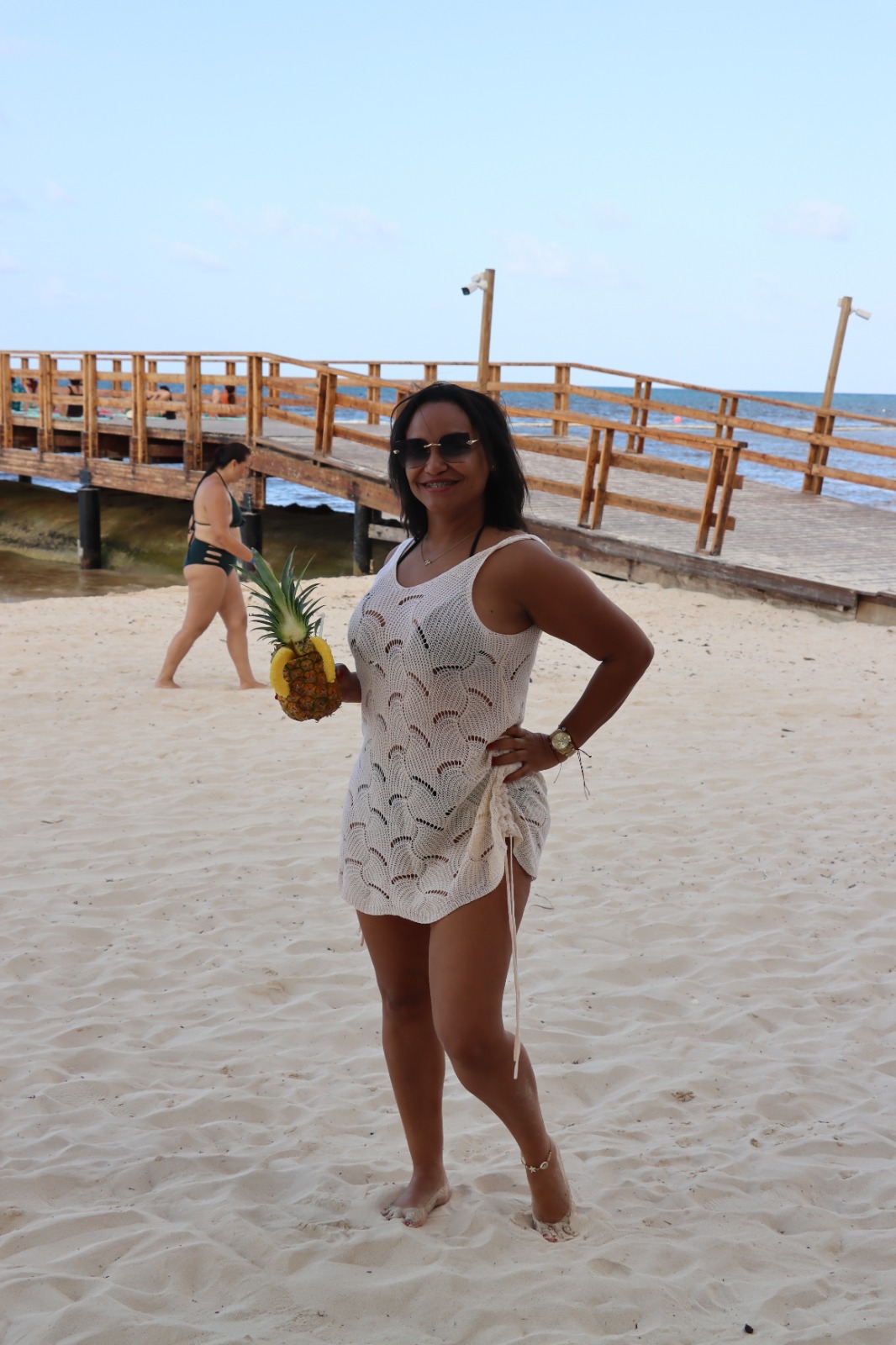 Selenia with a pineapple